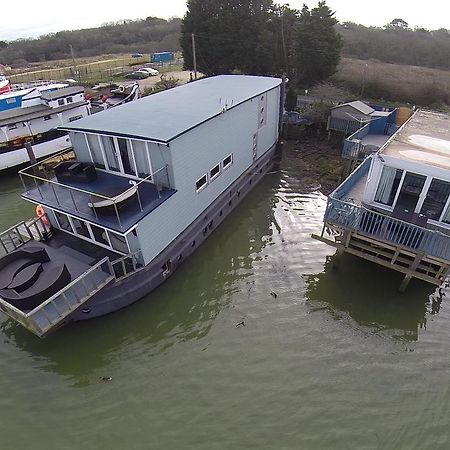 Houseboat Harbourside View Bed and Breakfast Νιούπορτ Εξωτερικό φωτογραφία