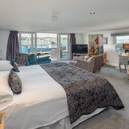 Houseboat Harbourside View Bed and Breakfast Νιούπορτ Εξωτερικό φωτογραφία