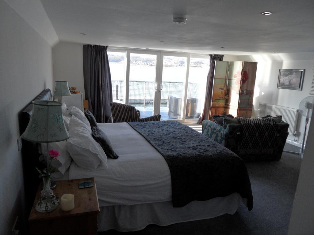 Houseboat Harbourside View Bed and Breakfast Νιούπορτ Εξωτερικό φωτογραφία