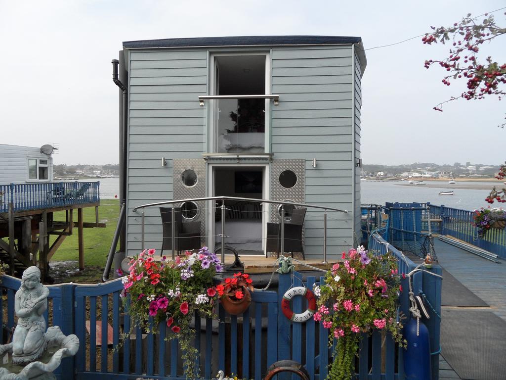 Houseboat Harbourside View Bed and Breakfast Νιούπορτ Εξωτερικό φωτογραφία