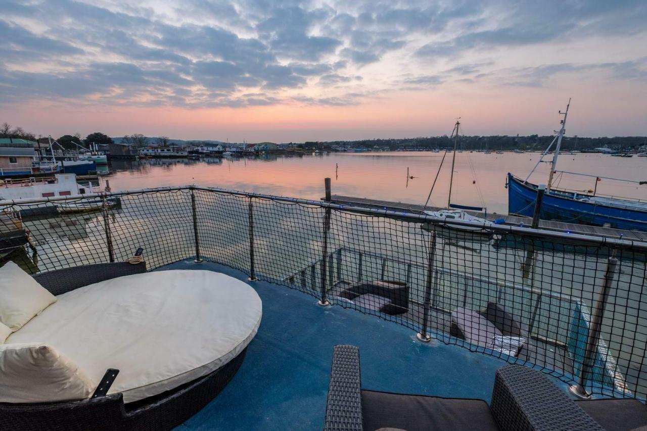Houseboat Harbourside View Bed and Breakfast Νιούπορτ Εξωτερικό φωτογραφία